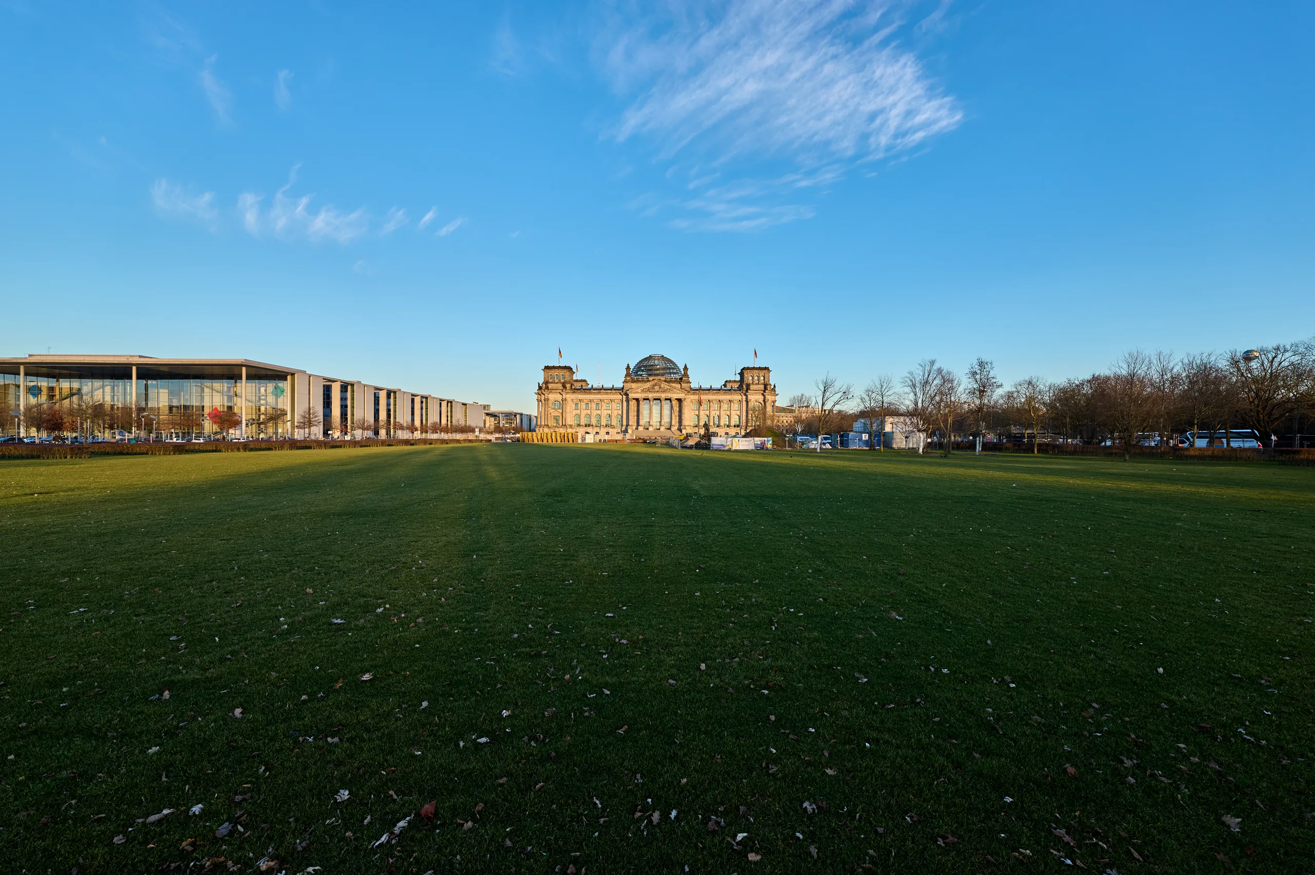 Reichstagsgebäude in Berlin, Sitz des Deutschen Bundestages, von Westen