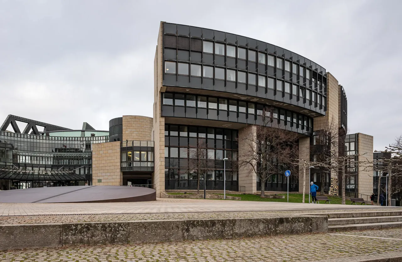 Landtag Nordrhein-Westfalen am Rheinufer in Düsseldorf
