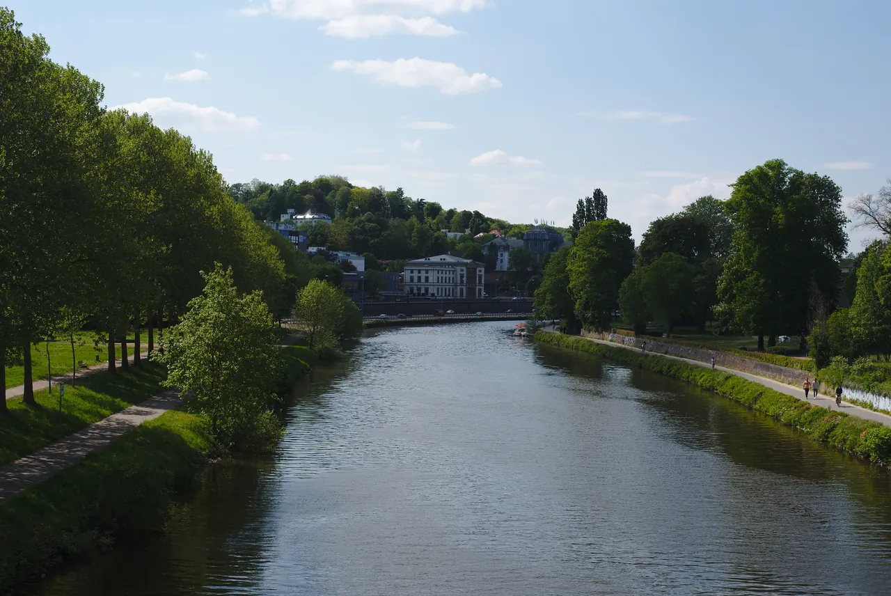 Landtag des Saarlandes in Saarbrücken, Blick von der Bismarckbrücke über die Saar