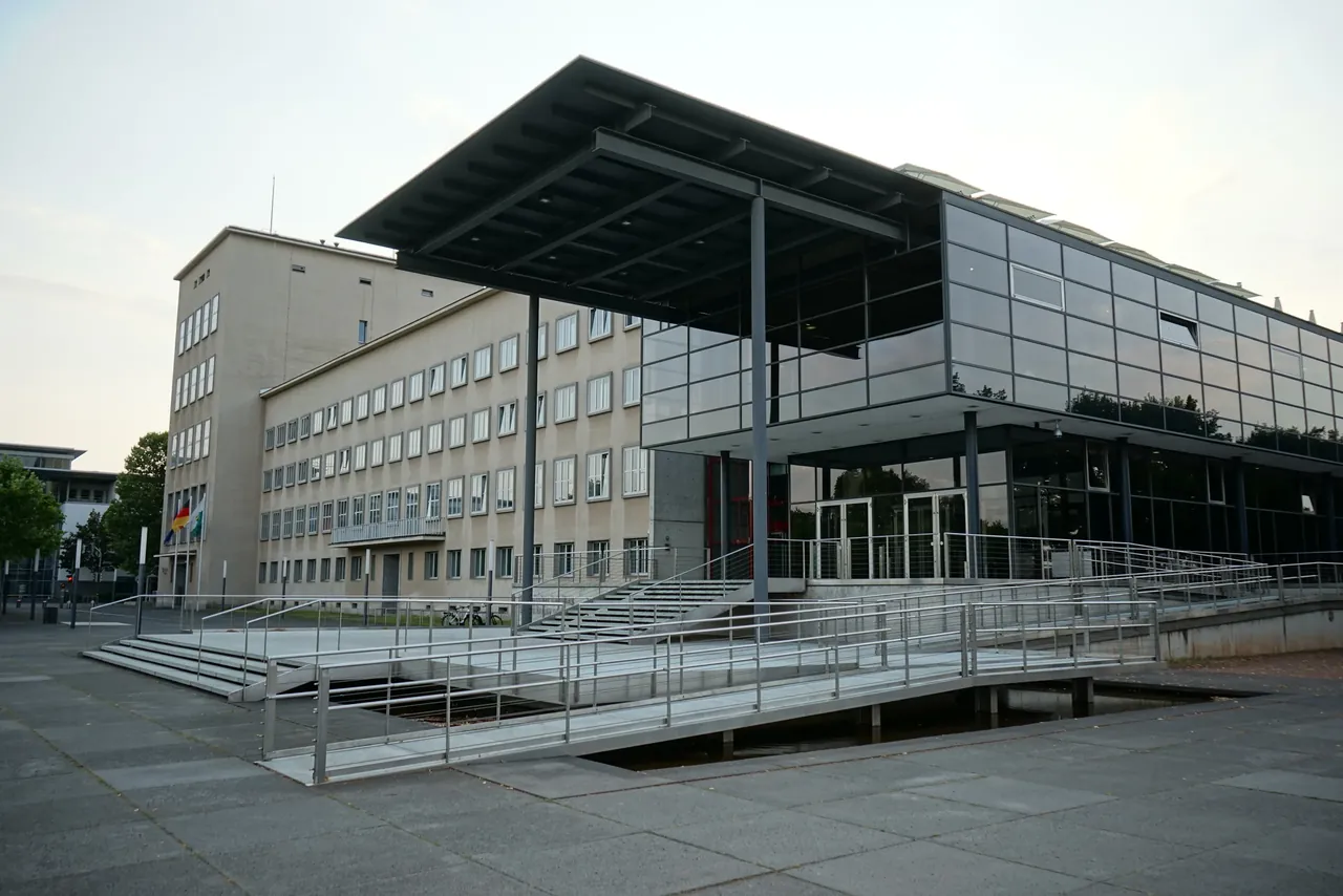 Der Sächsische Landtag am Elbufer in Dresden