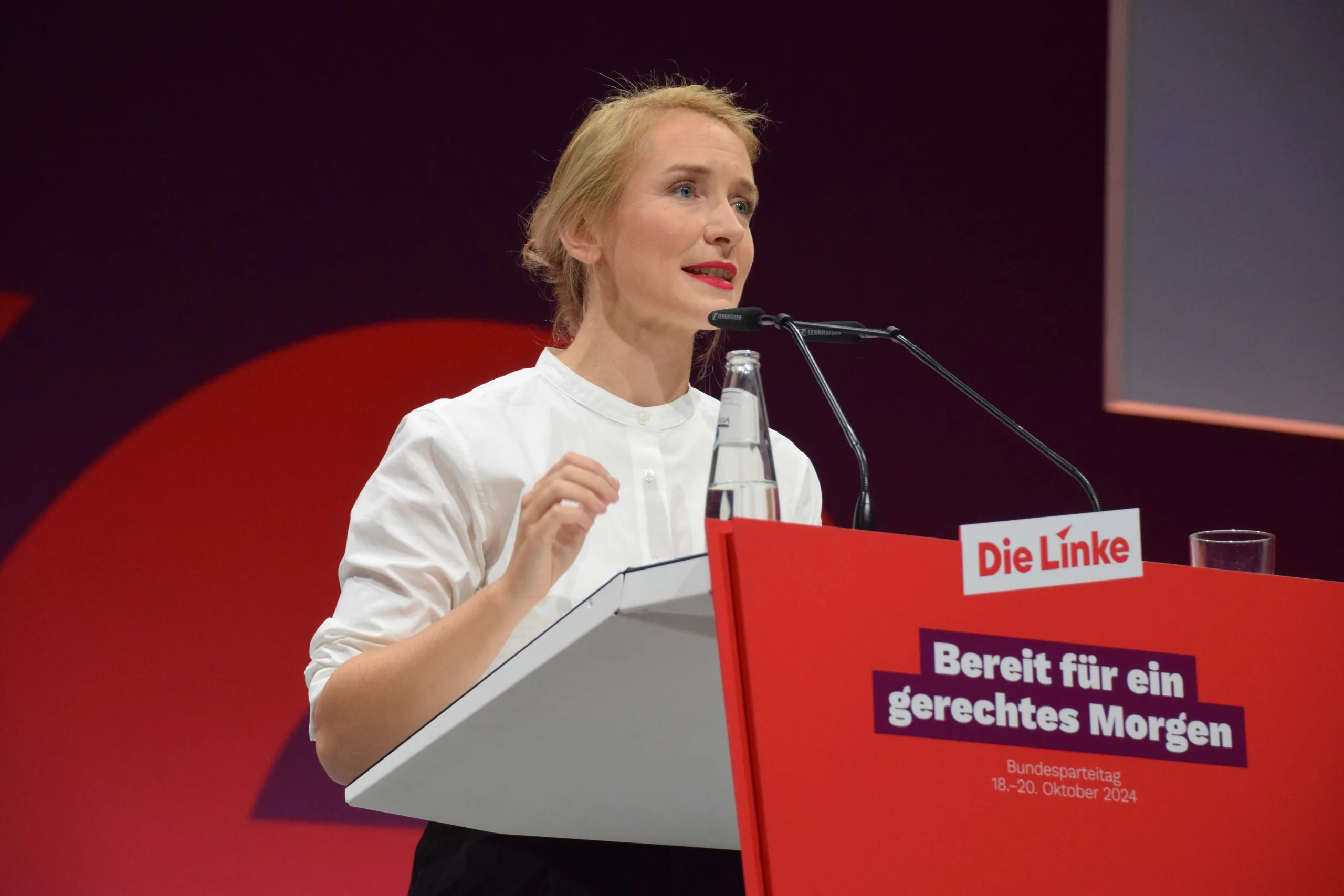 Ines Schwerdtner auf dem Parteitag der Linken in Halle 2024