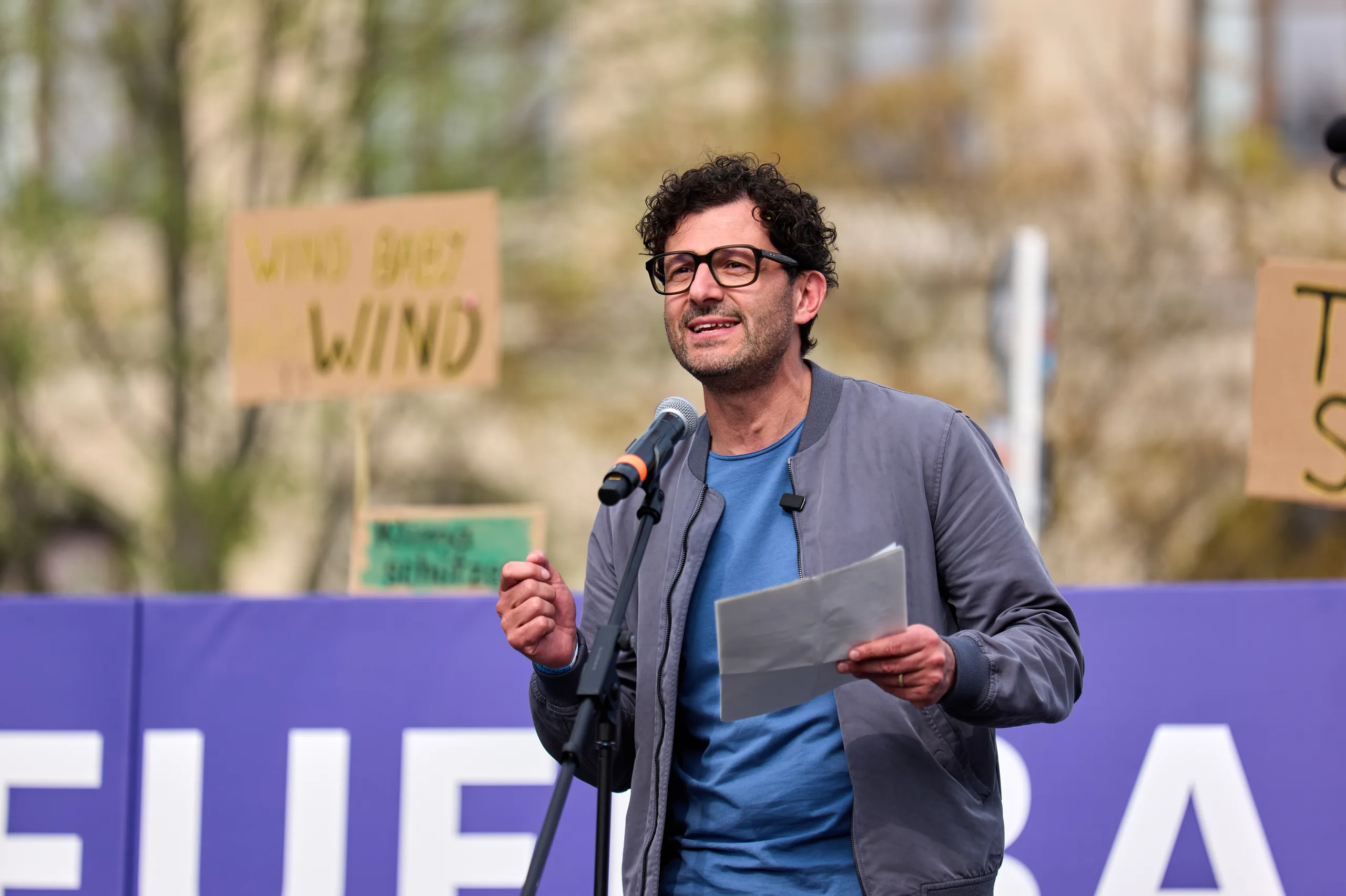 Luigi Pantisano bei einer Rede in Berlin im April 2026