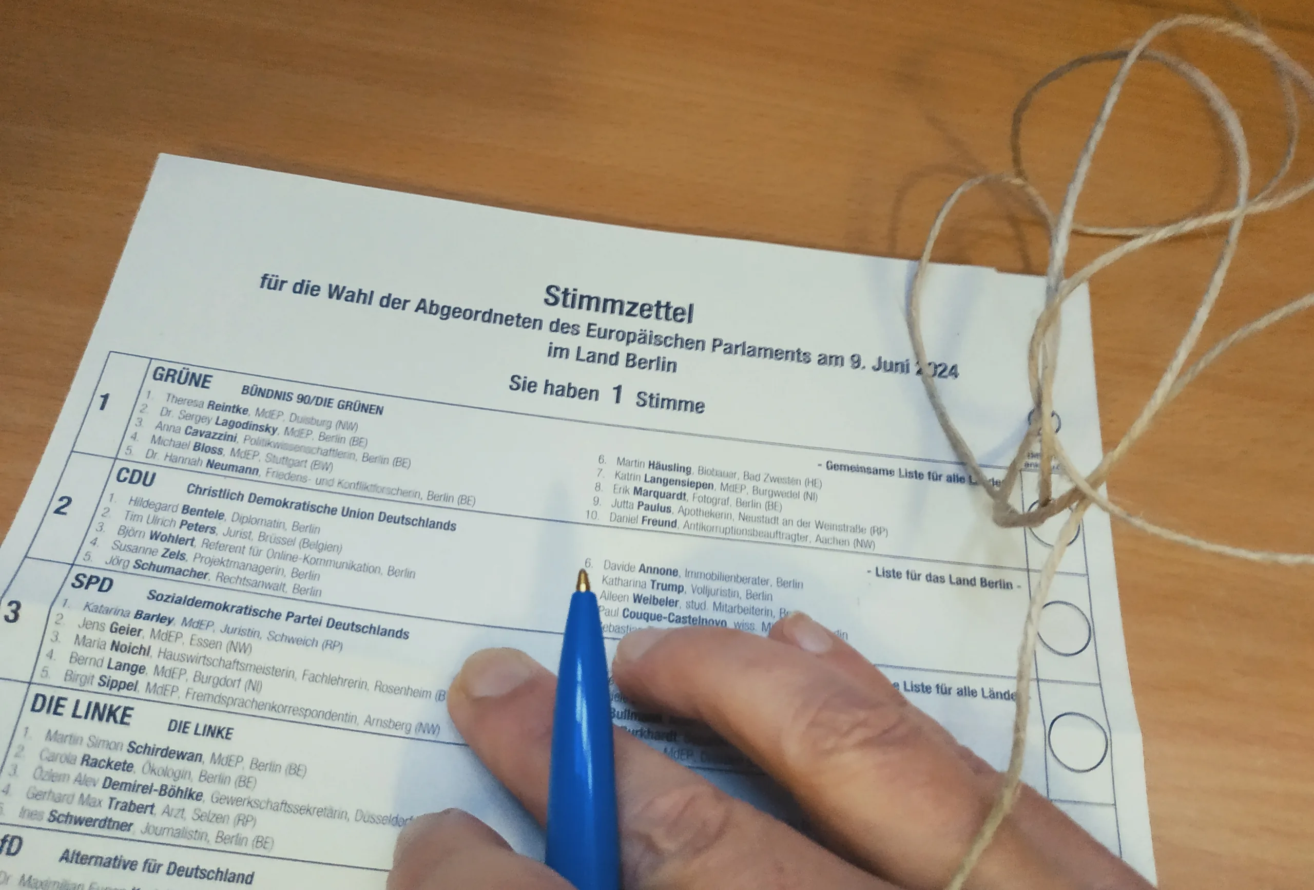 Stimmzettel im Wahllokal
